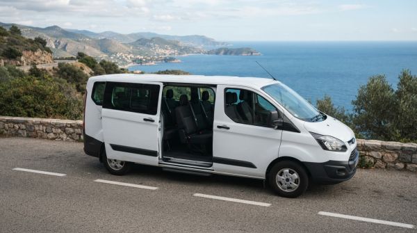 Louez un minibus 9 places à Lyon pour un transport serein
